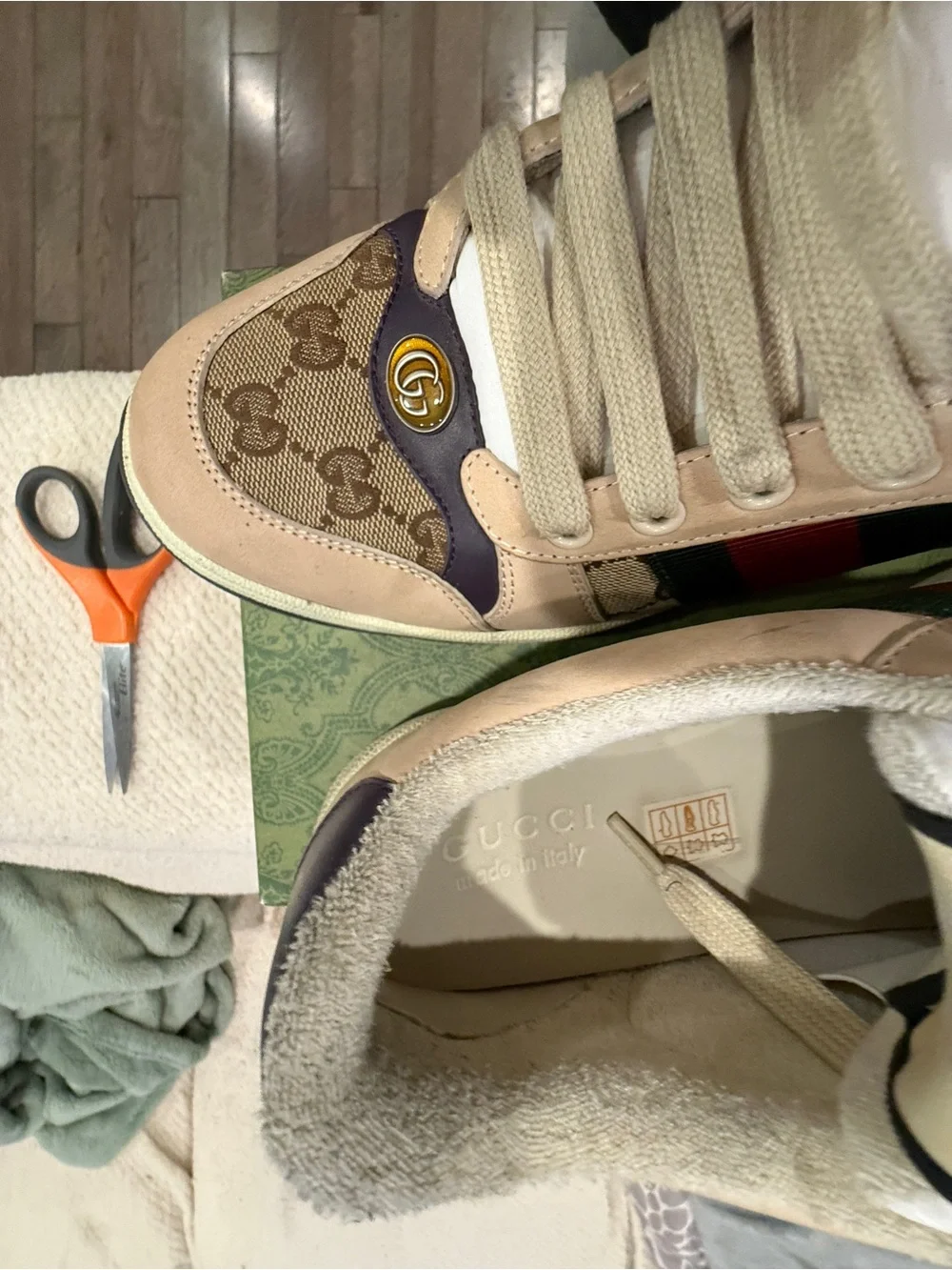 Gucci Beige GG Supreme Low-Top Sneakers with Green-Red Web Stripe